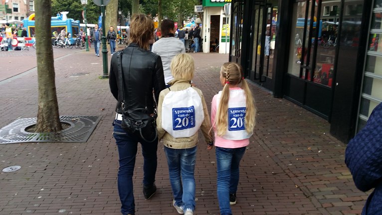 meer dan 1000 rugzakjes weggeven op Speeldag NL 2015