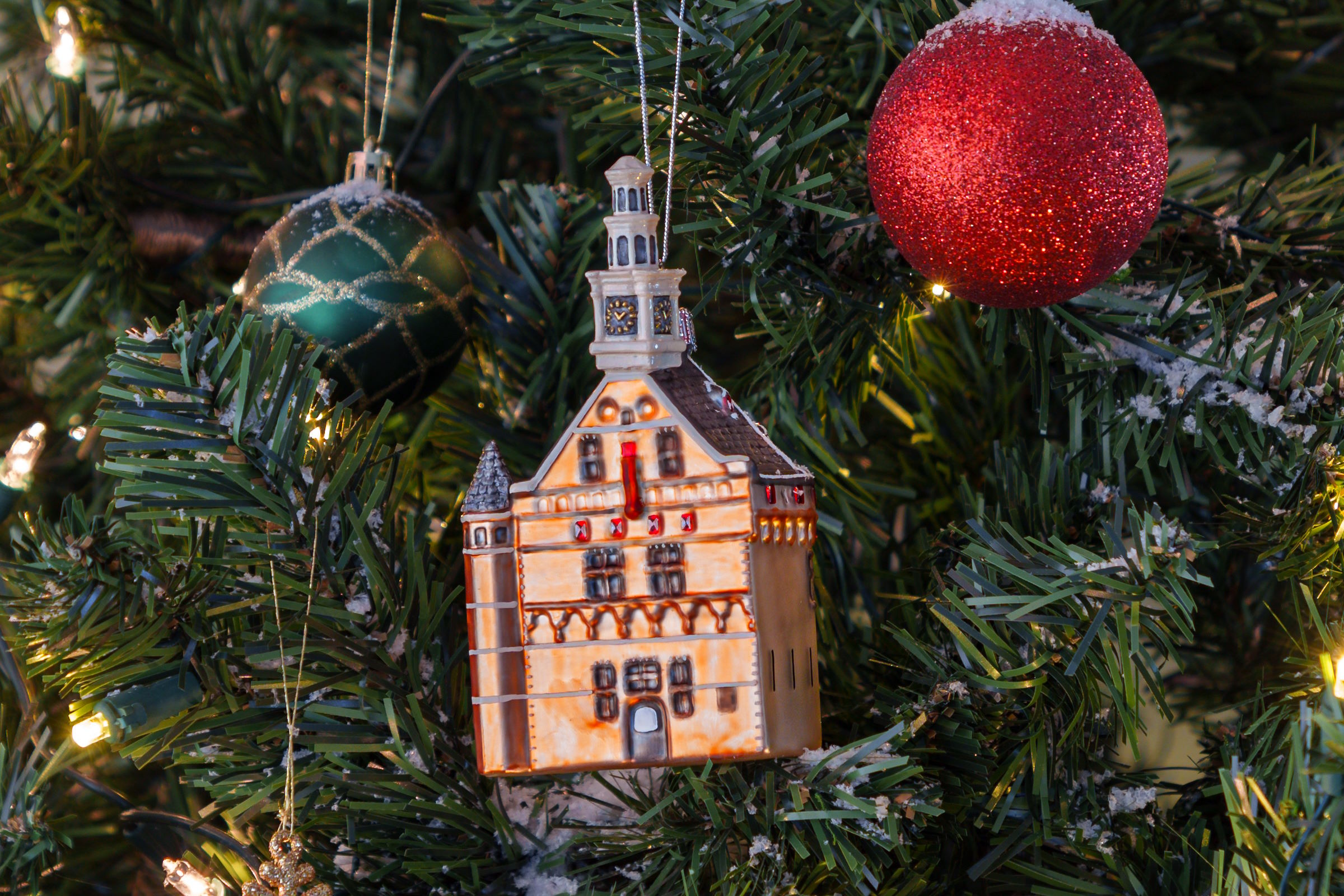 Hoofdtoren kerstbal op voorraad